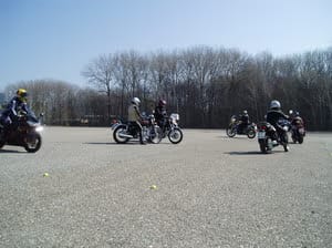 Fahrsicherheitstraining — Notbremsung und Kurventechnik